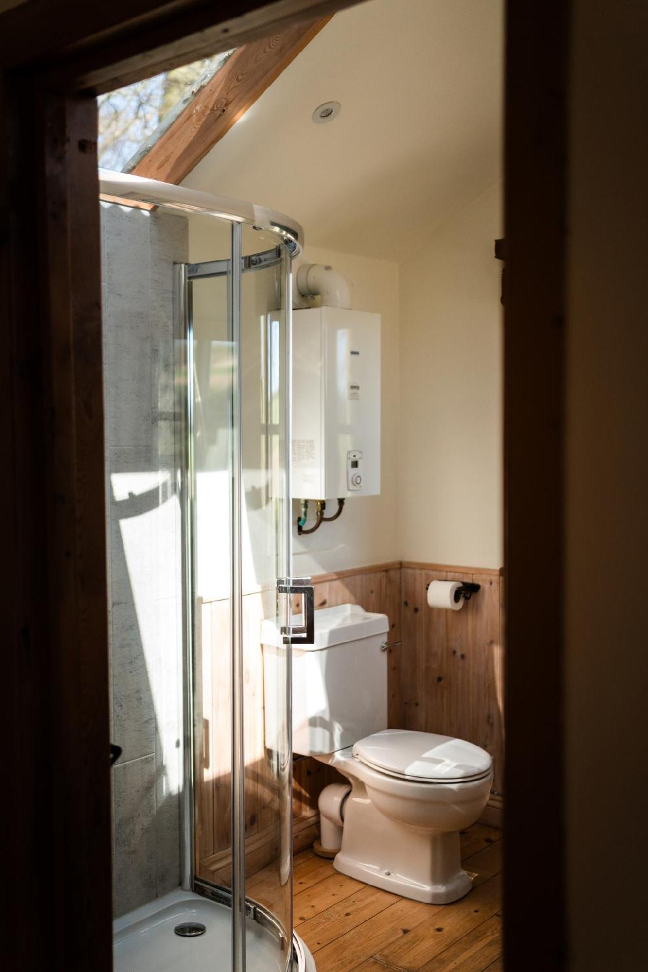 Woodpecker Cabin With Hot Tub Кингс Лин Екстериор снимка